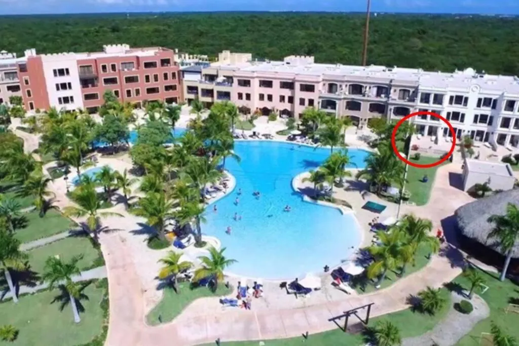 Luxe 1 Bedroom Cap Cana, Dr - Steps Away From Pool, King Bed, Caribbean Paradise! Punta Cana