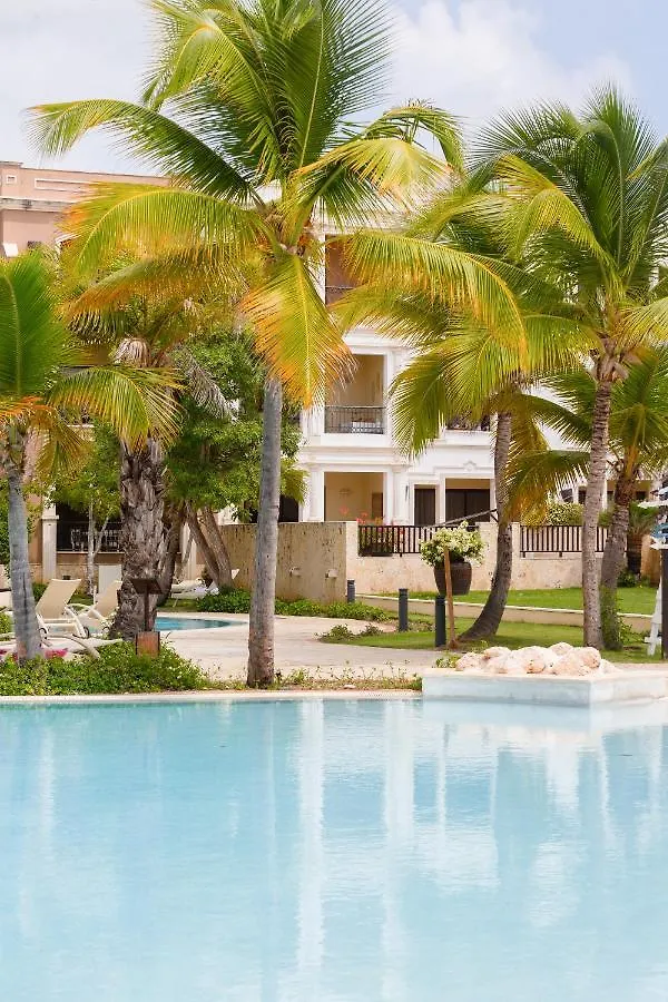 Apartment Luxe 1 Bedroom Cap Cana, Dr - Steps Away From Pool, King Bed, Caribbean Paradise! Punta Cana