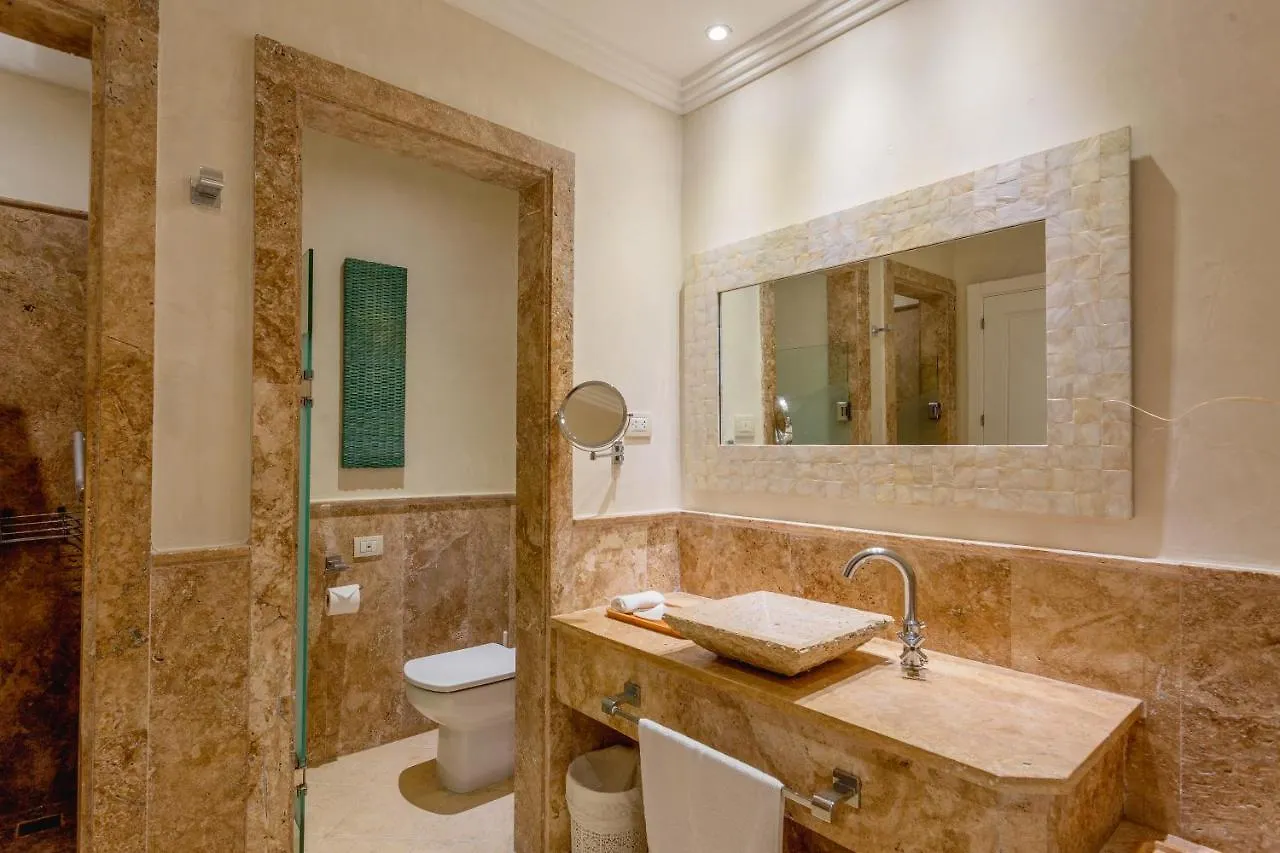 Apartment Luxe 1 Bedroom Cap Cana, Dr - Steps Away From Pool, King Bed, Caribbean Paradise! Punta Cana