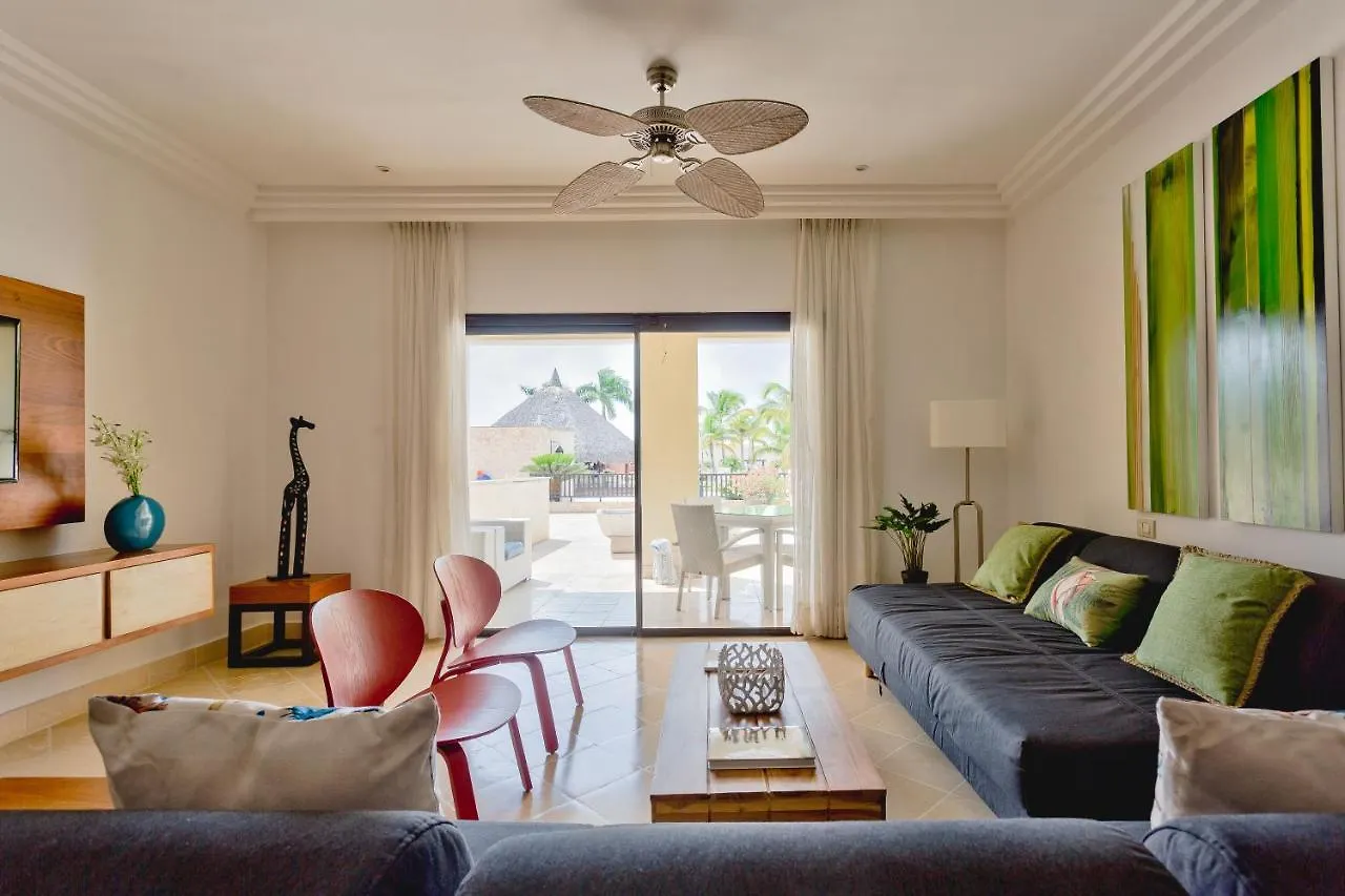 Apartment Luxe 1 Bedroom Cap Cana, Dr - Steps Away From Pool, King Bed, Caribbean Paradise! Punta Cana
